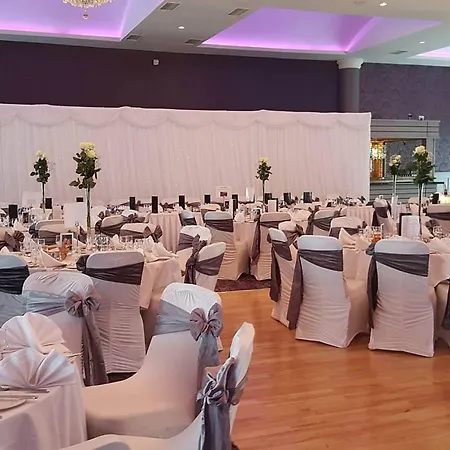 Rochestown Park & Leisure Centre ホテル