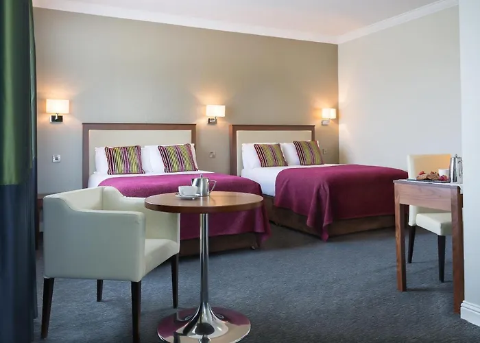 Rochestown Park & Leisure Centre 호텔