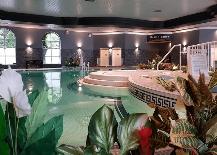 Rochestown Park & Leisure Centre 호텔 코크