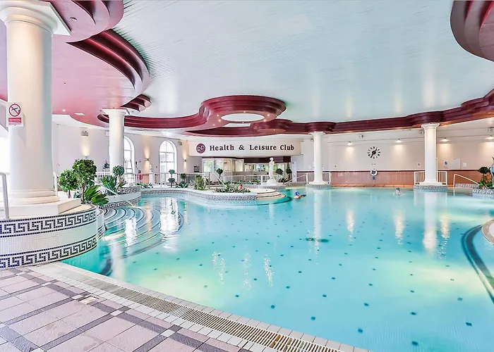 Rochestown Park & Leisure Centre 호텔