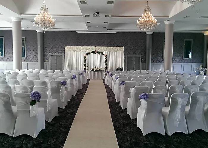 Rochestown Park & Leisure Centre 호텔 4*