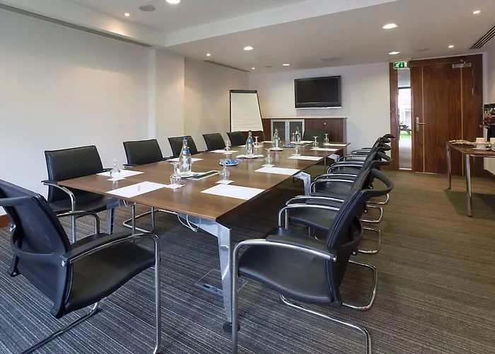 Rochestown Park & Leisure Centre 호텔 4*