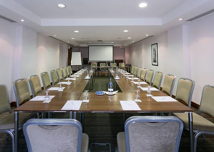 호텔 Rochestown Park & Leisure Centre 4*