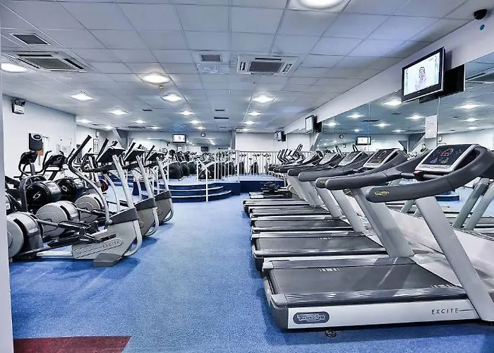 Rochestown Park & Leisure Centre 호텔 4*