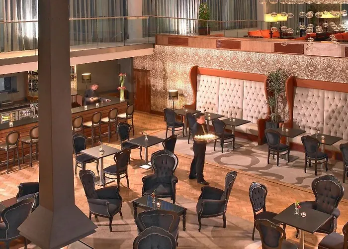 Rochestown Park & Leisure Centre 호텔