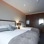 فندق Rochestown Park & Leisure Centre