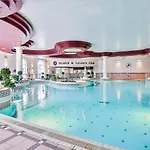 Rochestown Park & Leisure Centre فندق