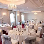 Rochestown Park & Leisure Centre فندق