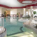 فندق Rochestown Park & Leisure Centre
