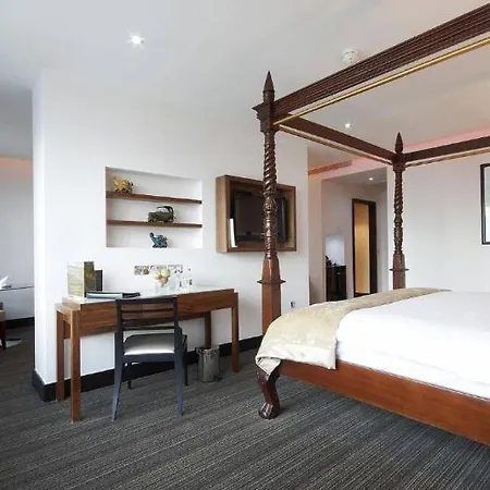 Hotel Rochestown Park & Leisure Centre 4*