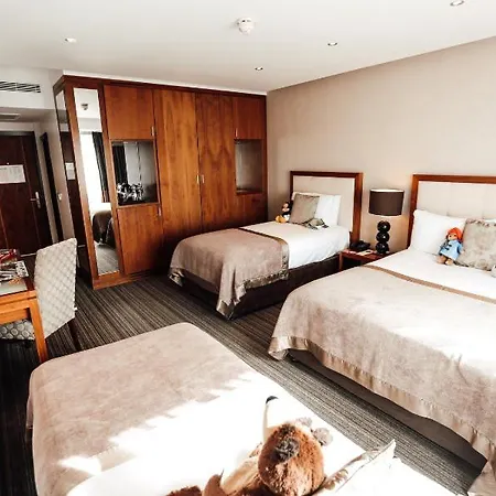 Otel Rochestown Park & Leisure Centre