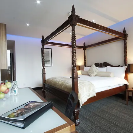 Rochestown Park & Leisure Centre Otel