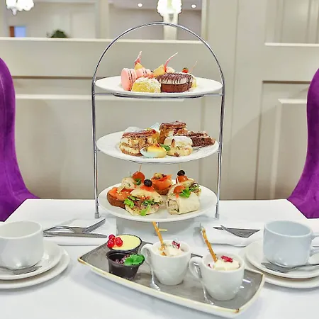 Rochestown Park & Leisure Centre Otel 4*