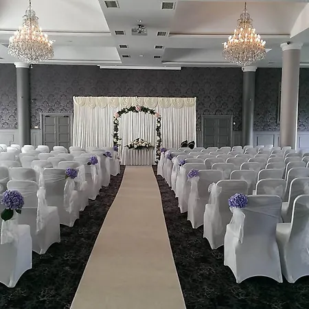 Rochestown Park & Leisure Centre Otel 4*