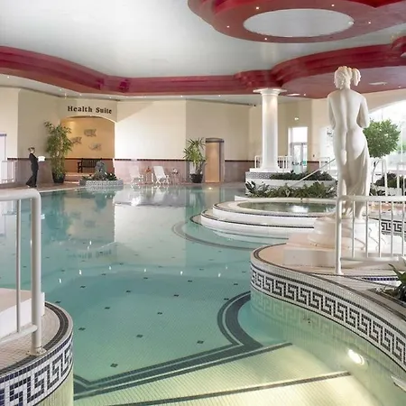 Otel Rochestown Park & Leisure Centre